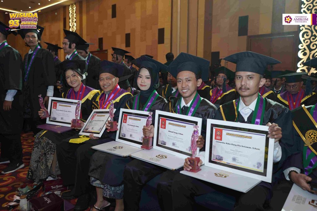 Prestasi Gemilang! Inilah Wisudawan Terbaik Wisuda Periode 93 Universitas Amikom Yogyakarta
