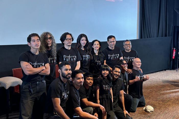 dara sarasvati bersama crew sayap sayap patah