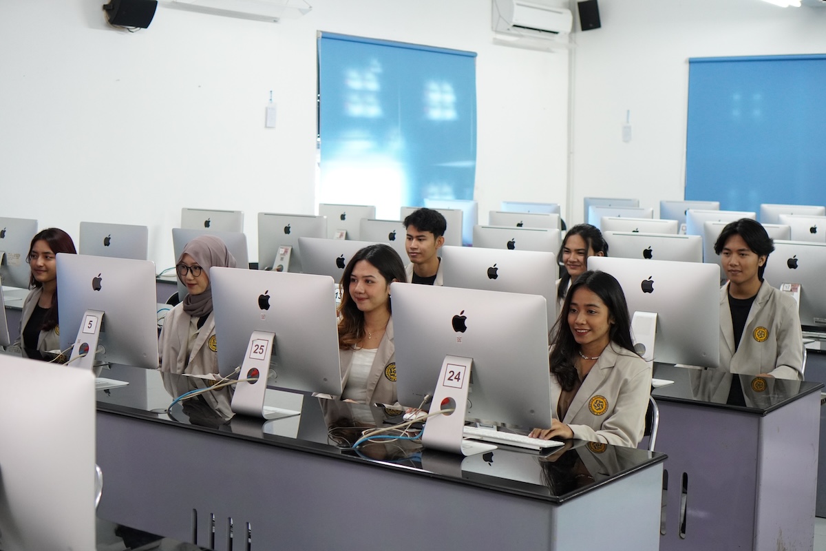 kuliah di lab komputer