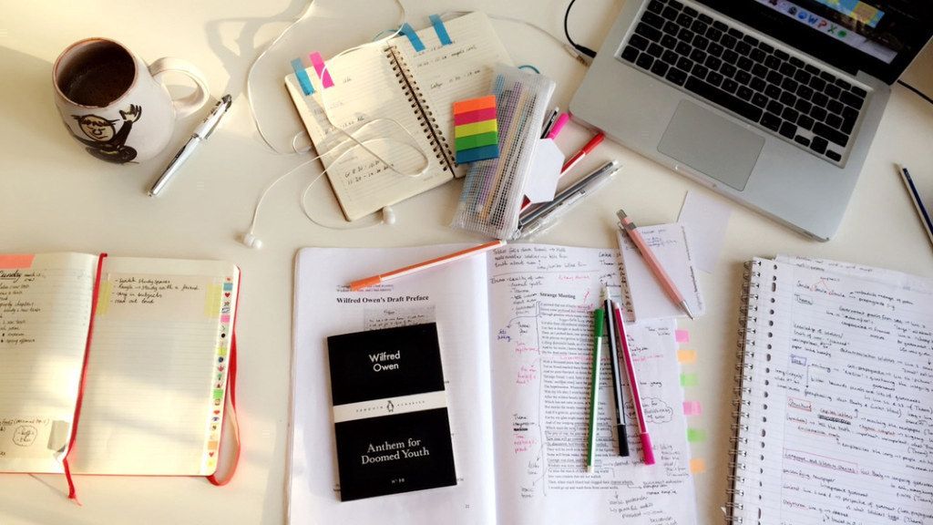 Kisi-Kisi, Materi & 20 Soal TKA Bahasa Indonesia SMA 2025