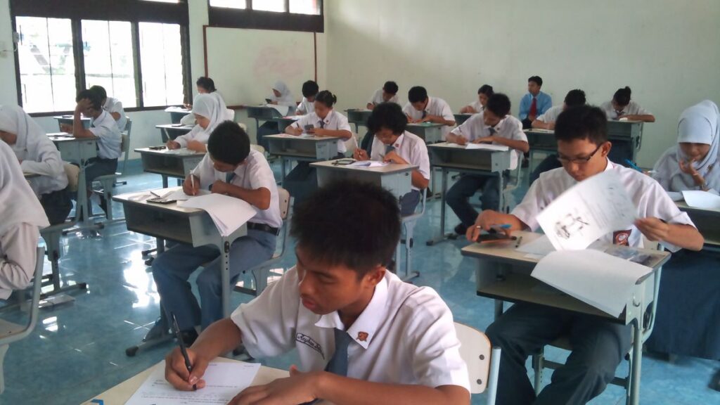 Kisi-Kisi, Materi & 20 Soal TKA Bahasa Indonesia SMA 2025