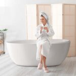 10 Manfaat Mandi Air Garam untuk Tubuh dan Pikiran