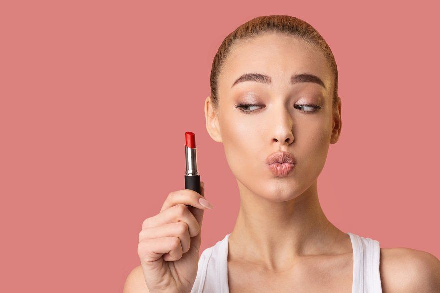 7 Rekomendasi Lipstik Transferproof buat Bibir kece Seharian