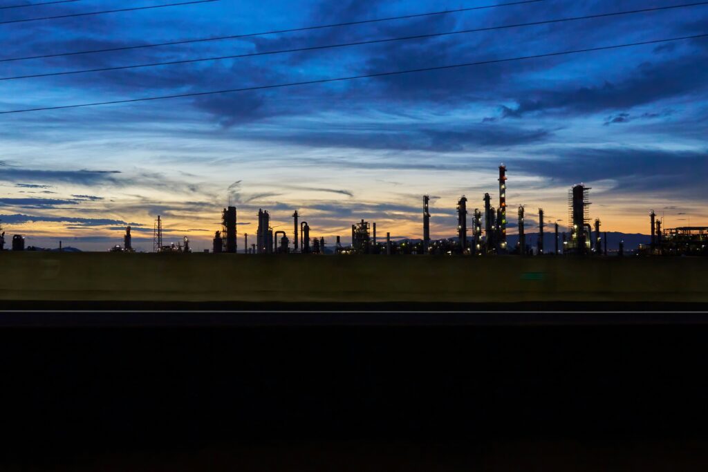 Harga Minyak Dunia Hari Ini 9 Maret 2026 Naik Tajam, Brent Tembus US$111