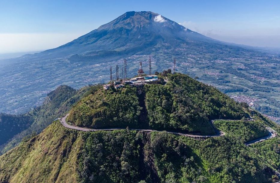 11 Gunung Populer Jawa Tengah Favorit Para Pendaki
