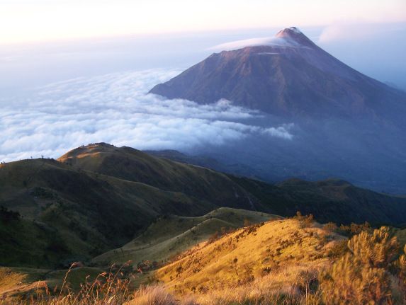 11 Gunung Populer Jawa Tengah Favorit Para Pendaki