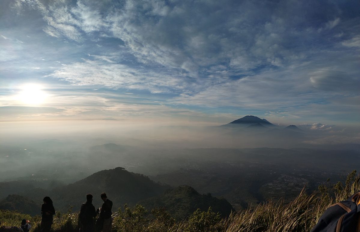 11 Gunung Populer Jawa Tengah Favorit Para Pendaki