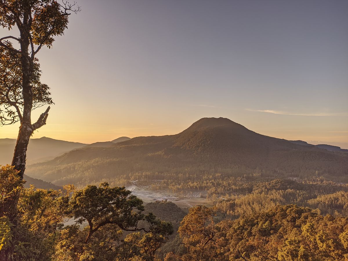 13 Gunung Populer Jawa Barat Favorit Pendaki