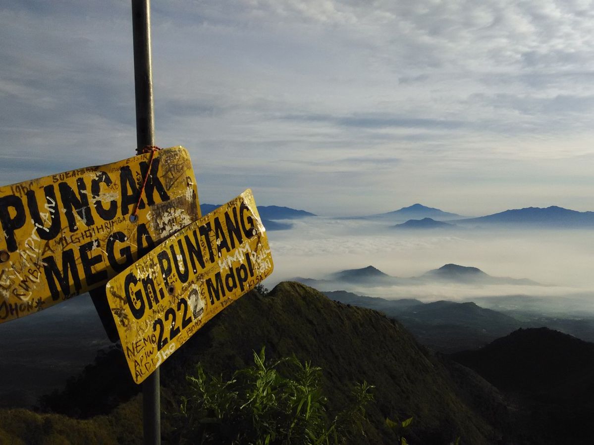 13 Gunung Populer Jawa Barat Favorit Pendaki