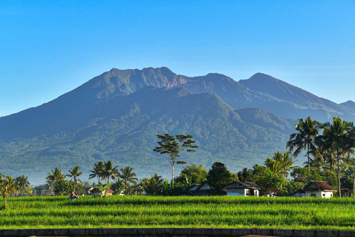 13 Gunung Populer Jawa Barat Favorit Pendaki