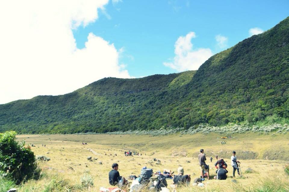 13 Gunung Populer Jawa Barat Favorit Pendaki