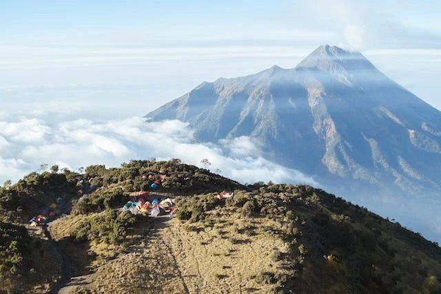 13 Gunung Populer Jawa Barat Favorit Pendaki