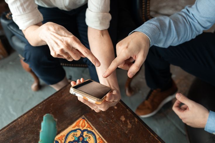 Anak Aman Era AI Cara Cerdas Orang Tua Menjaga Mereka Tetap Aman