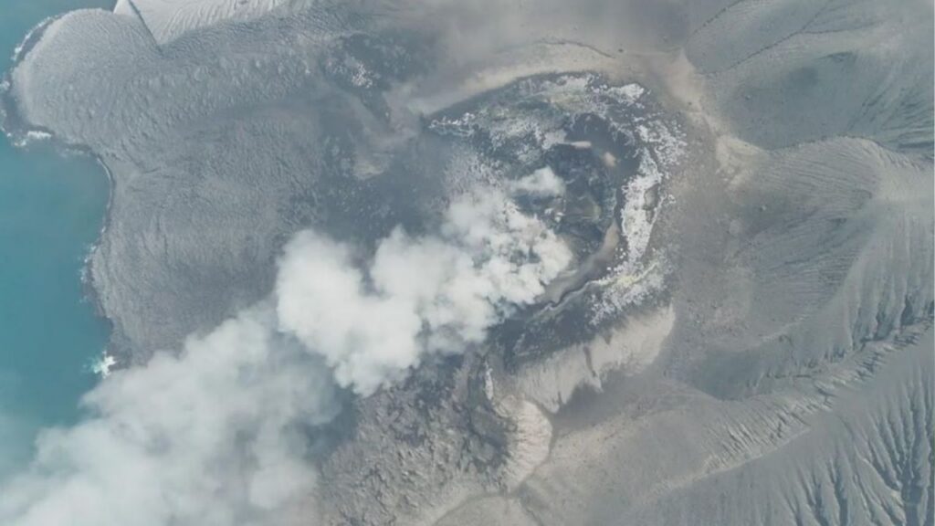 Gunung Anak Krakatau Hari Ini Kembali Erupsi, Cek Status dan Dampaknya