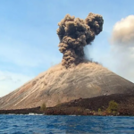 Gunung Anak Krakatau Hari Ini Kembali Erupsi, Cek Status dan Dampaknya